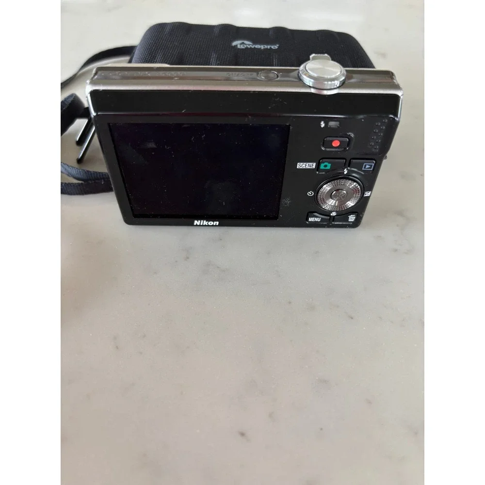 Nikon Coolpix S6000 Digital Camera 14.2MP 7x Zoom Silver with Lowepro Case